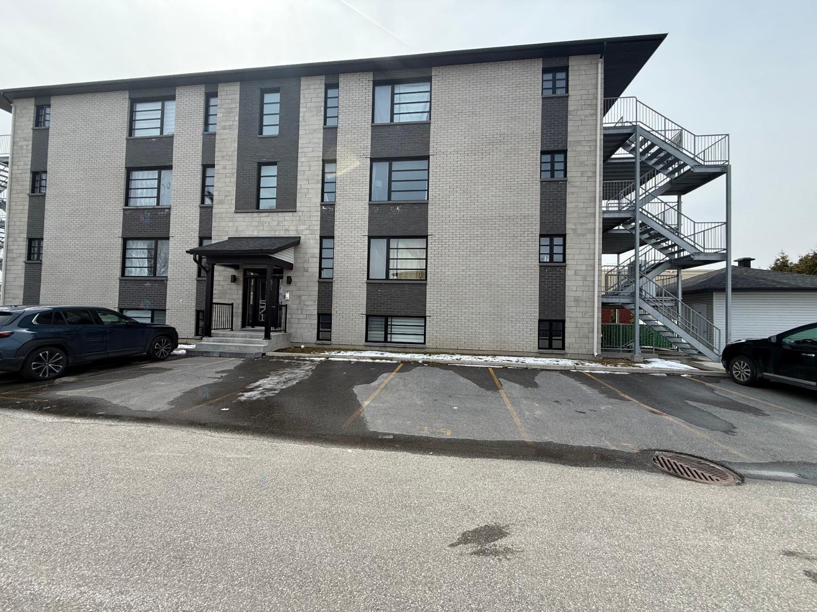 571 Rue Villeneuve E.