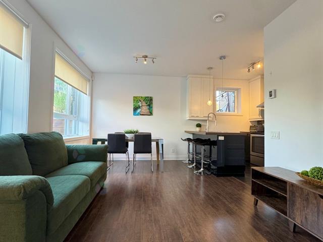 4032 Rue des Escadrons