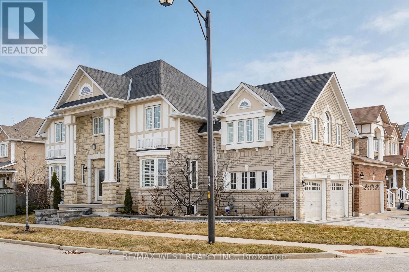 For sale: 63 SHARPLIN DRIVE, Ajax (South East), Ontario L1Z0P4