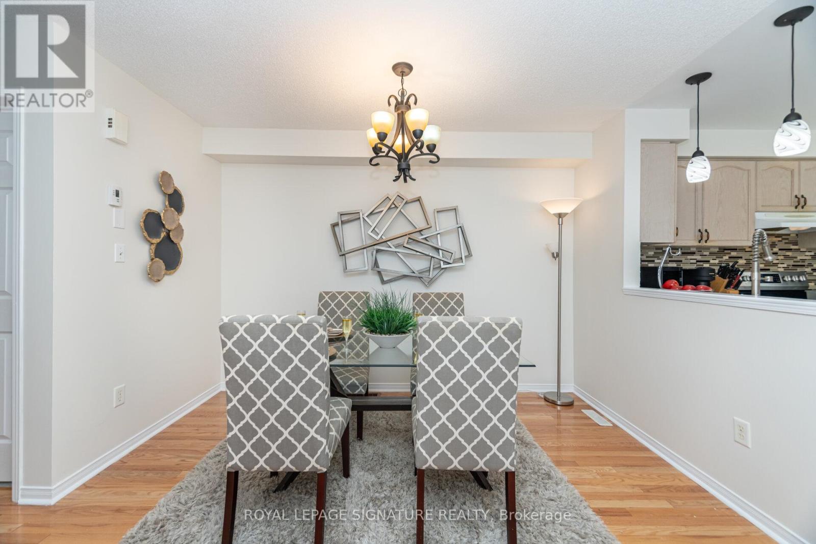 Row / Townhouse for Sale in 7131 CHATHAM COURT|Mississauga (Lisgar), Ontario L5N8R1 4
