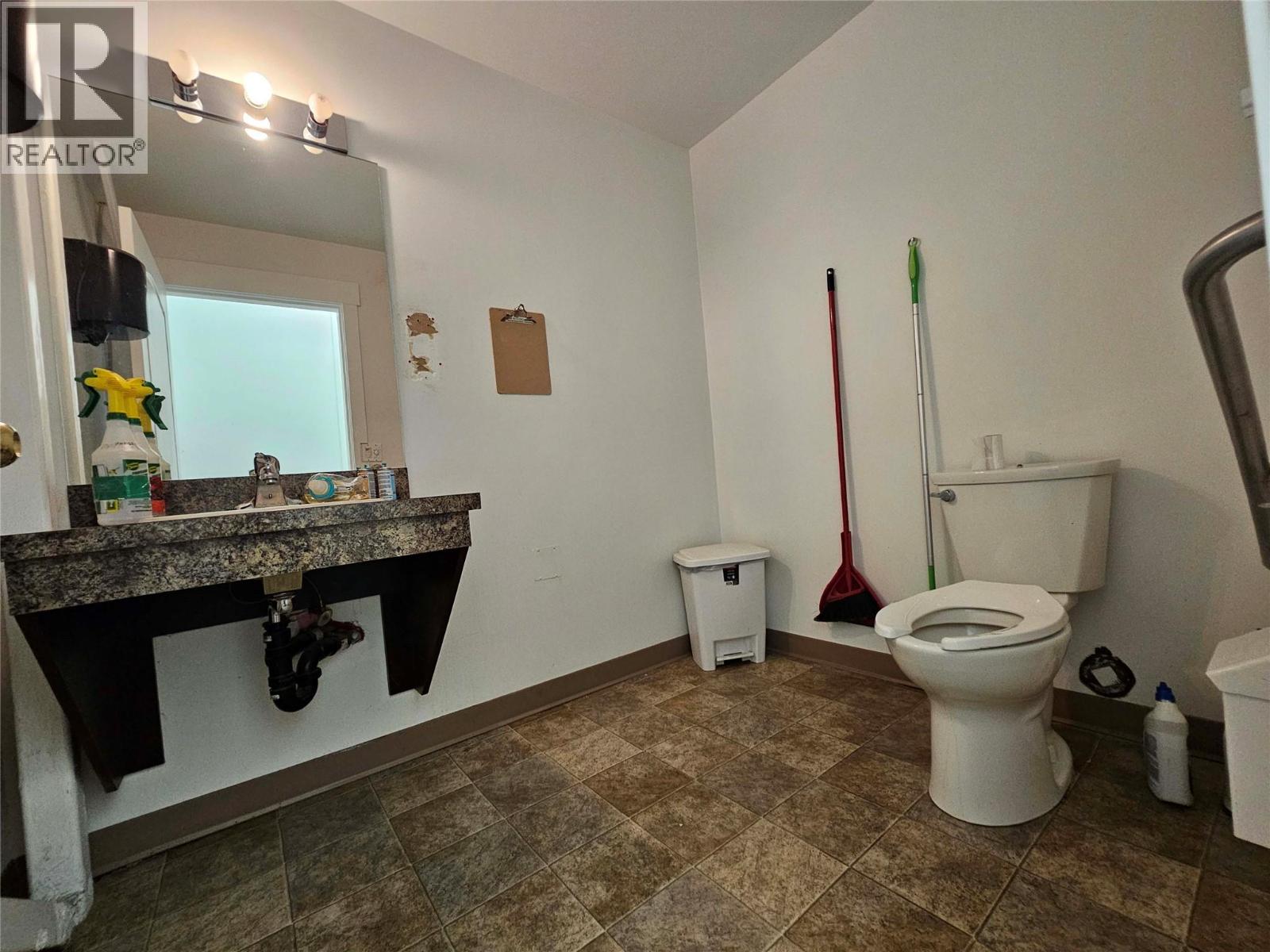 For sale: 2550 Acland Road Unit# 1, Kelowna, British Columbia V1X7L4 ...