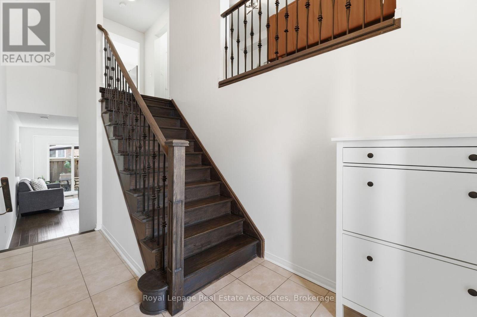 Row / Townhouse for Sale in 647 COURTNEY VALLEY ROAD|Mississauga (East Credit), Ontario L5V0C4 4