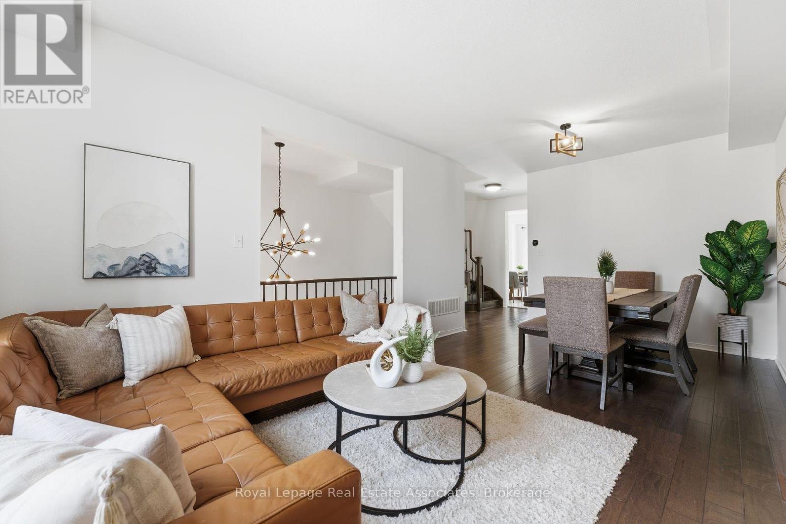 Row / Townhouse for Sale in 647 COURTNEY VALLEY ROAD|Mississauga (East Credit), Ontario L5V0C4 5