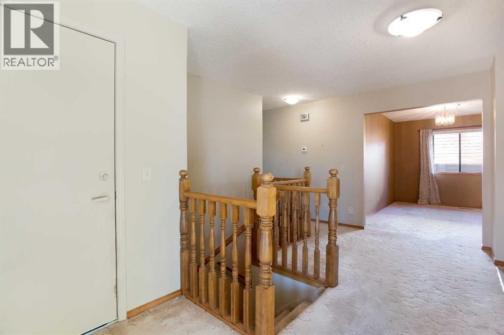 Row / Townhouse for Sale in 8, 118 Strathcona Road SW|Calgary, Alberta T3H1P3 4