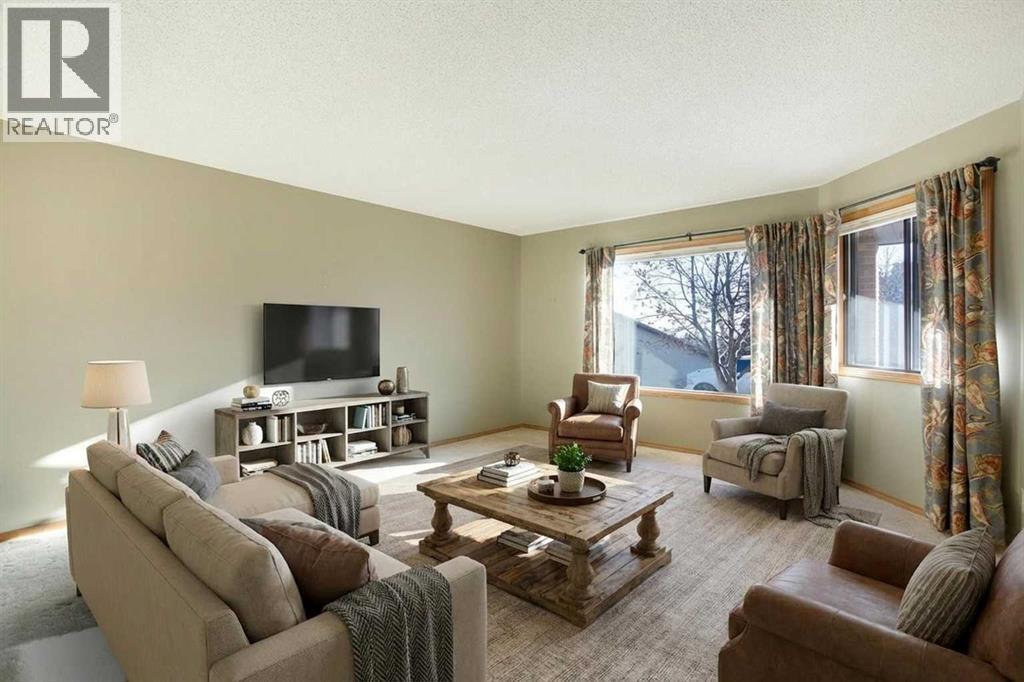 Row / Townhouse for Sale in 8, 118 Strathcona Road SW|Calgary, Alberta T3H1P3 3