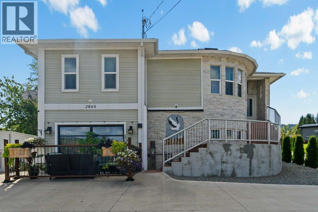 2860 15 Avenue NE