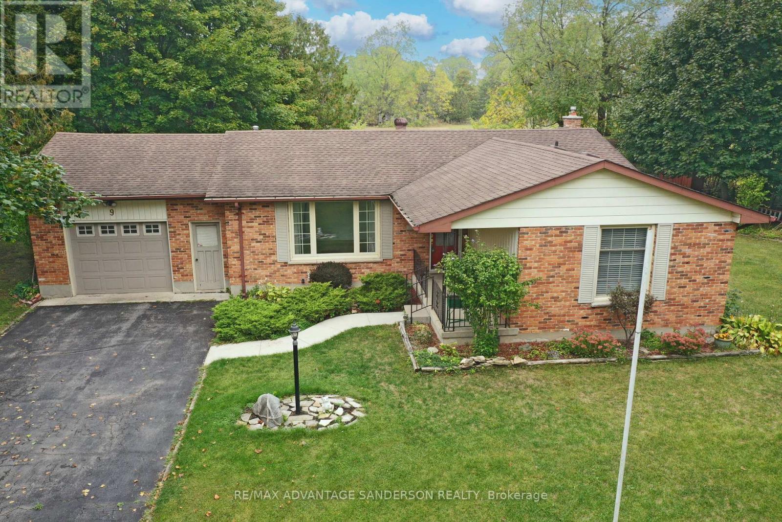 For sale: 9 JAMES STREET, Middlesex Centre (Poplar Hill), Ontario