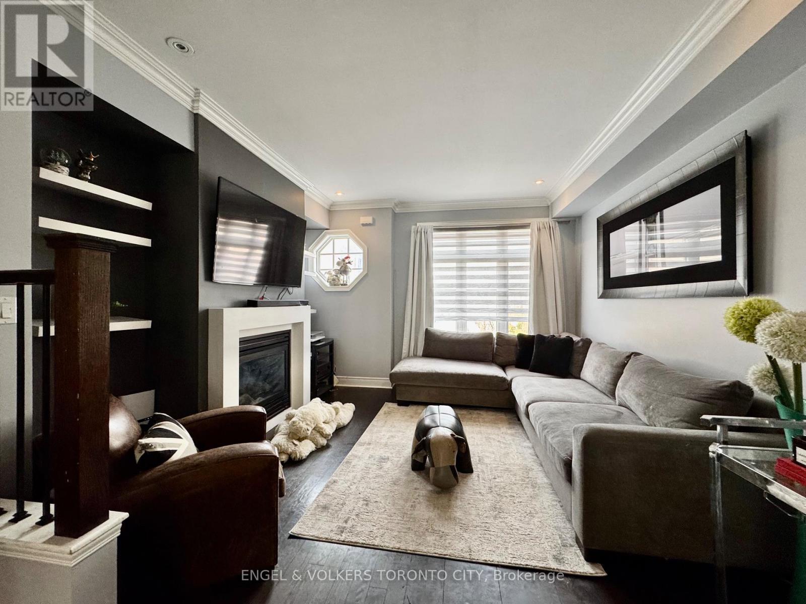 Row / Townhouse for Sale in 77 RUBY LANG LANE|Toronto (Mimico), Ontario M8Z0B8 5