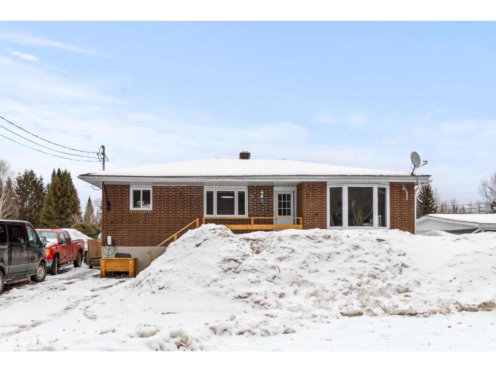 37 Rue Principale E.