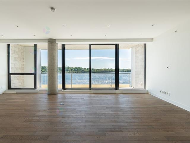 1010 Rue de la Commune E.