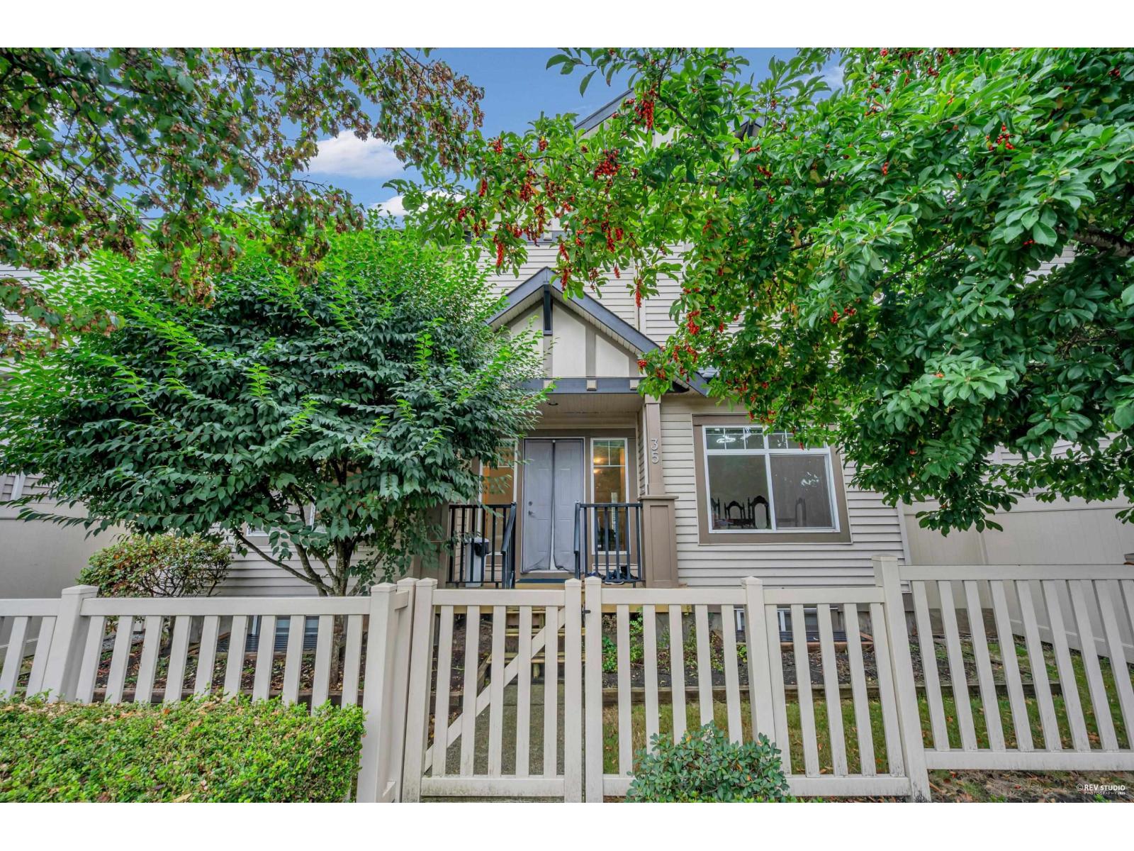 For sale: 35 6195 168 STREET, Surrey, British Columbia V3S3X9