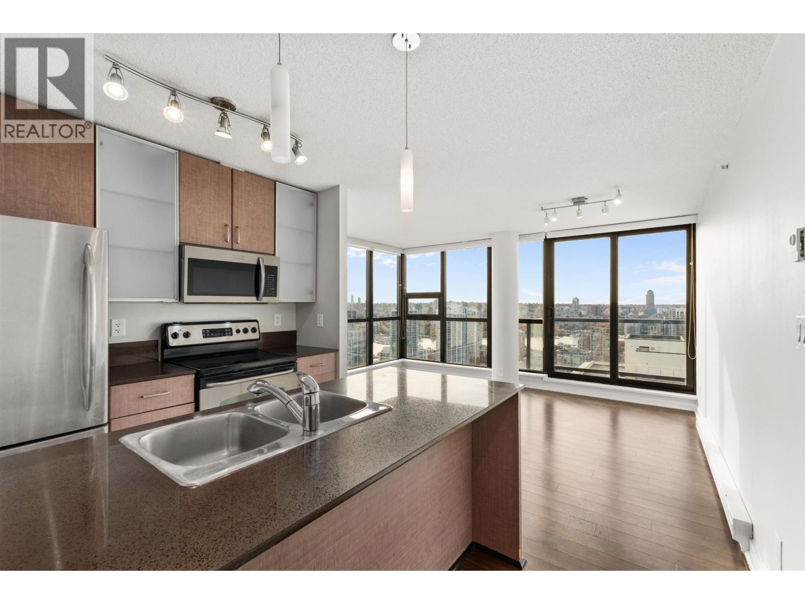 3403 909 MAINLAND STREET