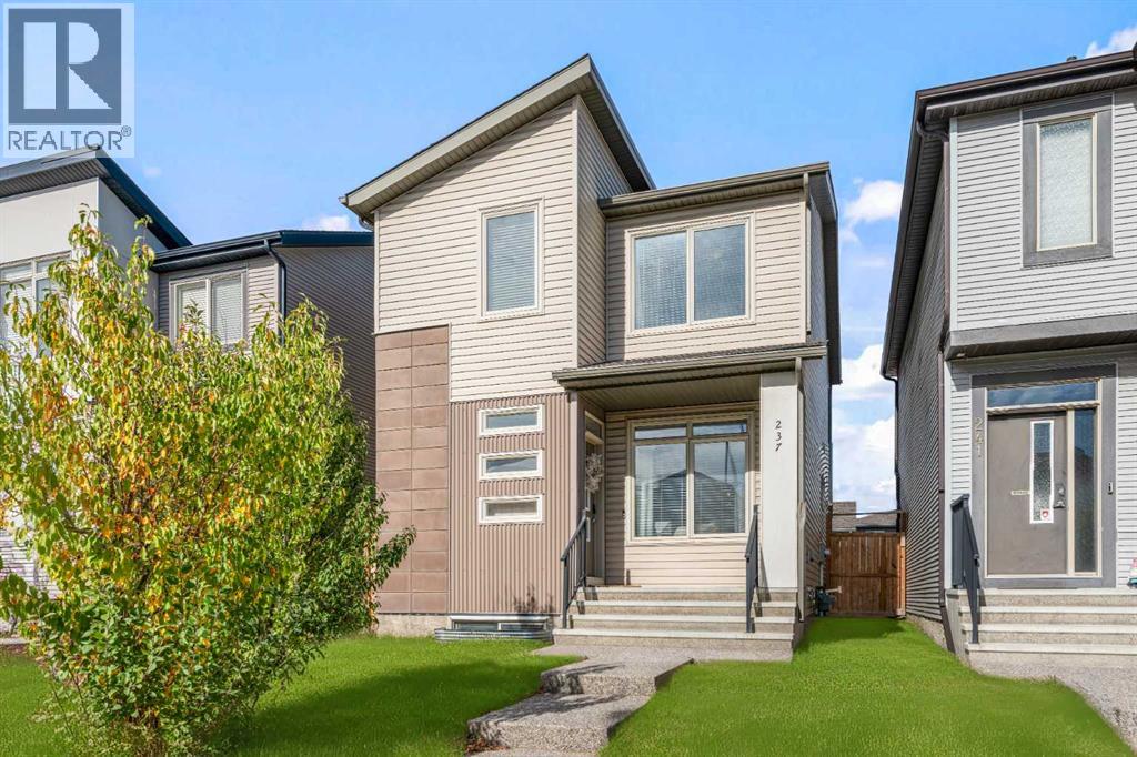 237 Walden Parade SE