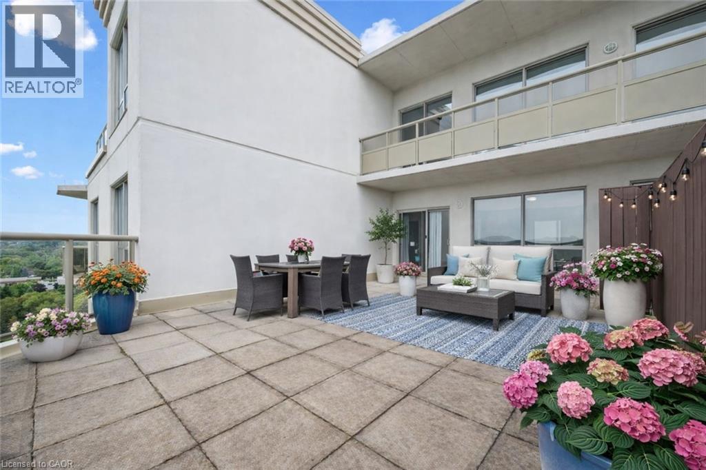 255 KEATS Way Unit# 1303, Waterloo, Ontario N2L6N6