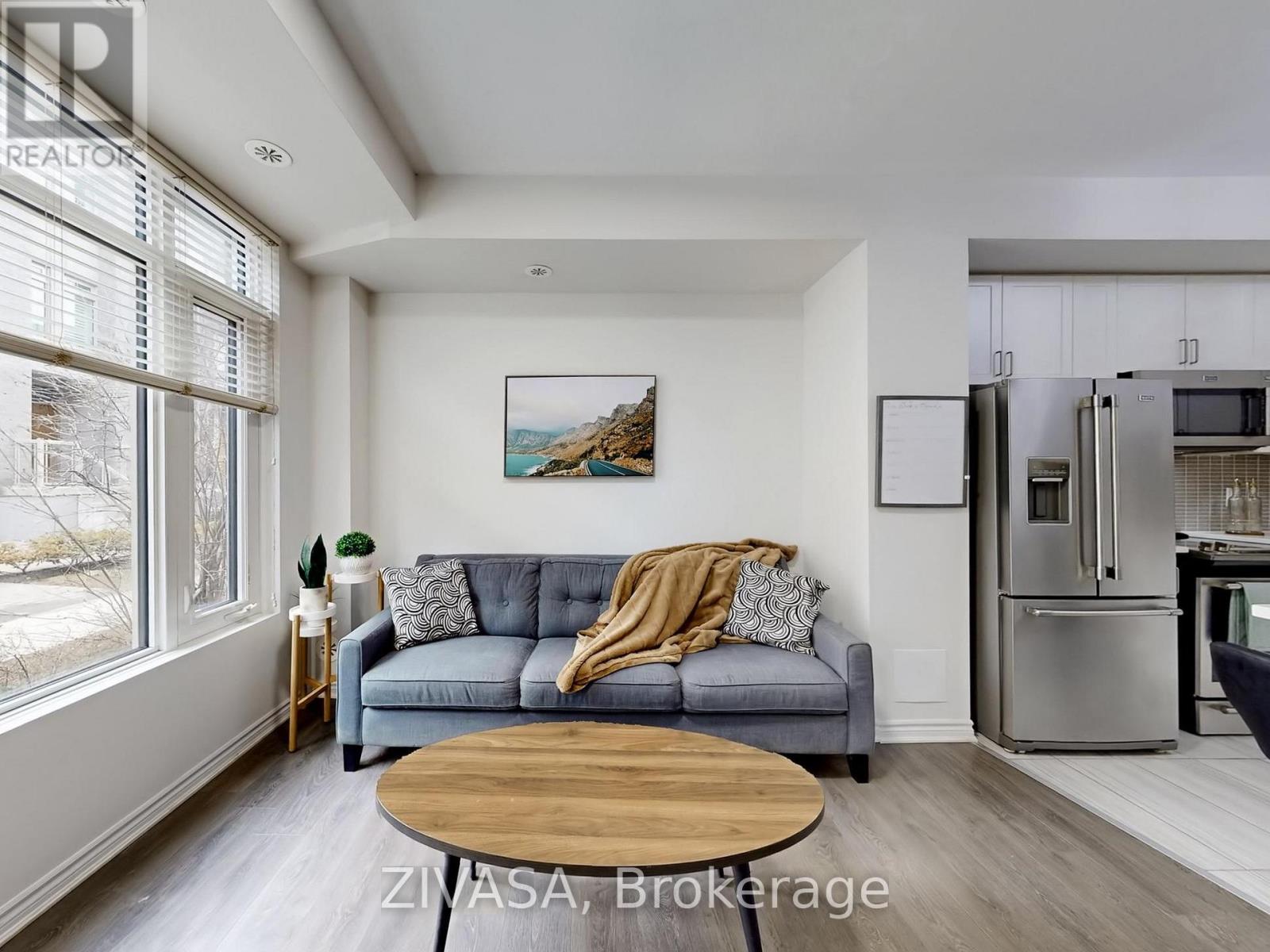 Row / Townhouse for Sale in 92 - 15 APPLEWOOD LANE|Toronto (Etobicoke West Mall), Ontario M9C2Z7 4