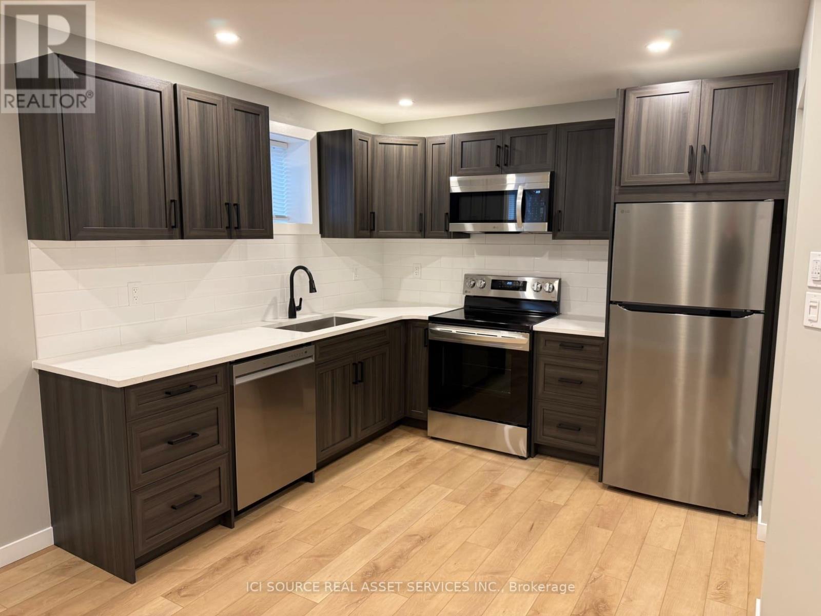 2 - 2335 MERCER STREET