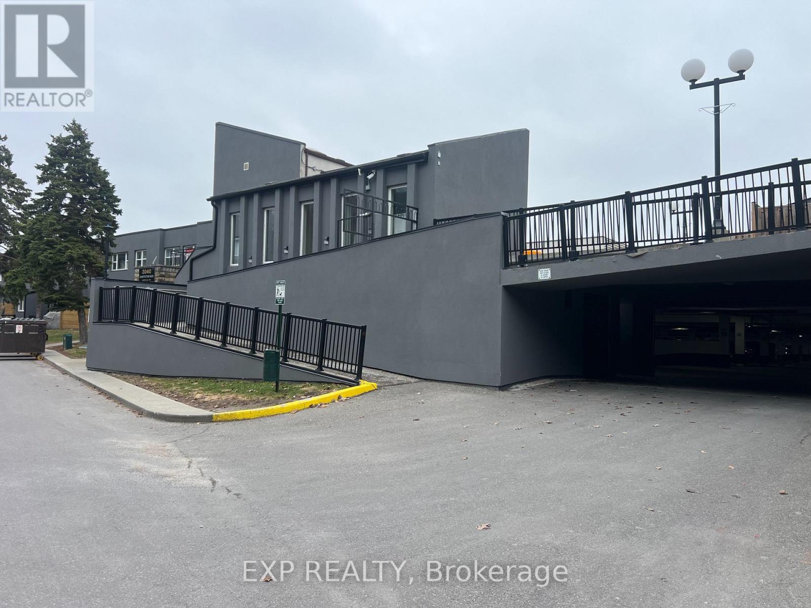 Row / Townhouse for Sale in 103 - 3040 CONSTITUTION BOULEVARD|Mississauga (Applewood), Ontario L4Y3X7 2