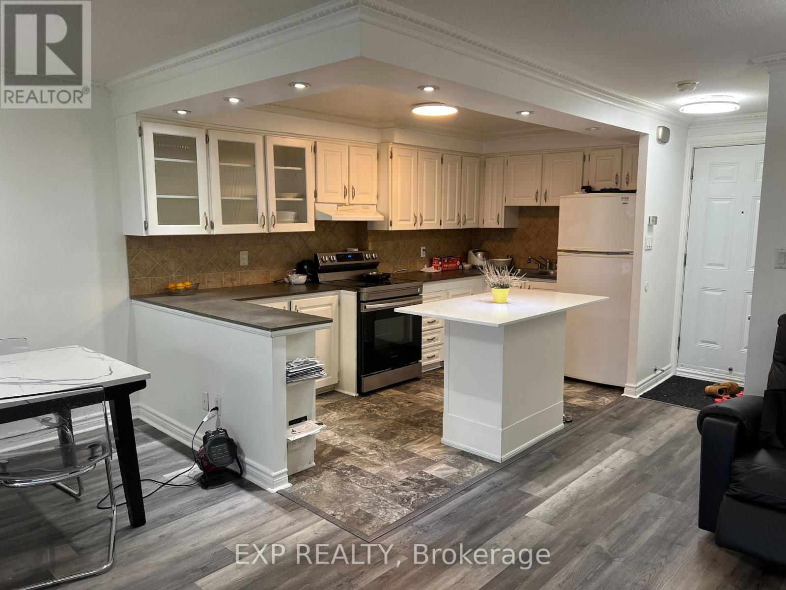 Row / Townhouse for Sale in 103 - 3040 CONSTITUTION BOULEVARD|Mississauga (Applewood), Ontario L4Y3X7 3