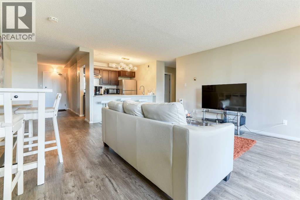 Apartment for Sale in 907, 221 6 Avenue SE|Calgary, Alberta T2G4Z9 2