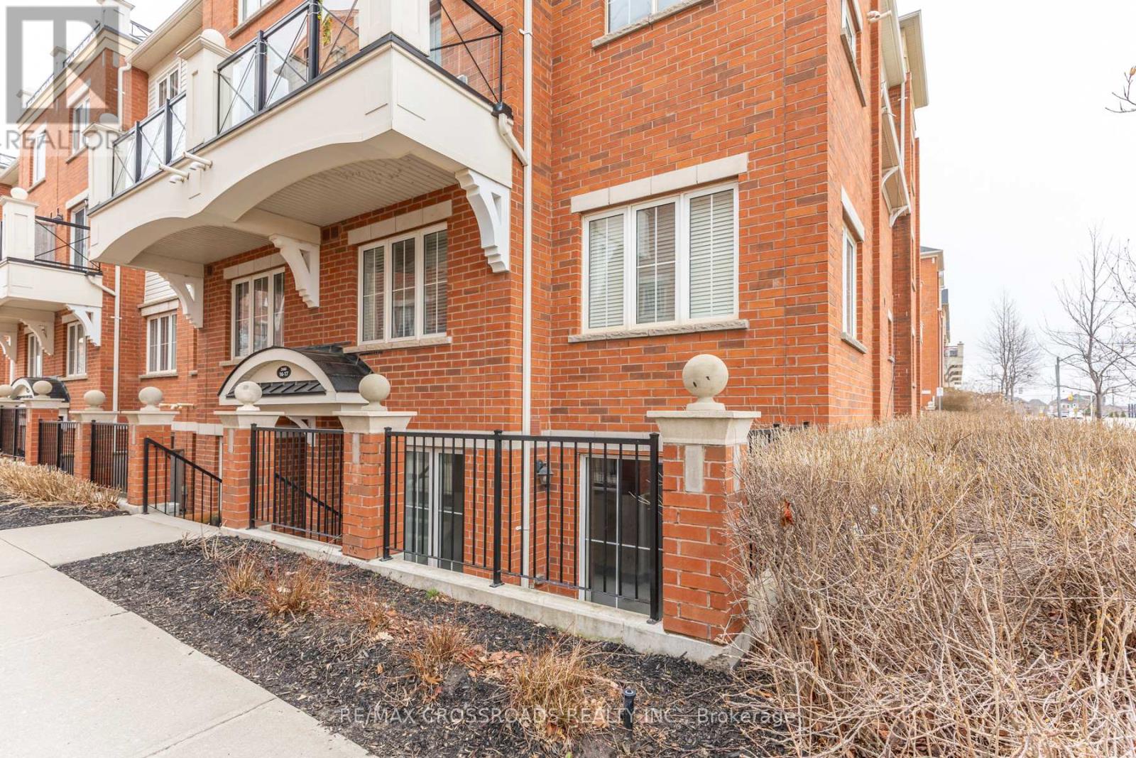 Row / Townhouse for Sale in 16 - 2460 POST ROAD|Oakville (RO River Oaks), Ontario L6H0J2 2