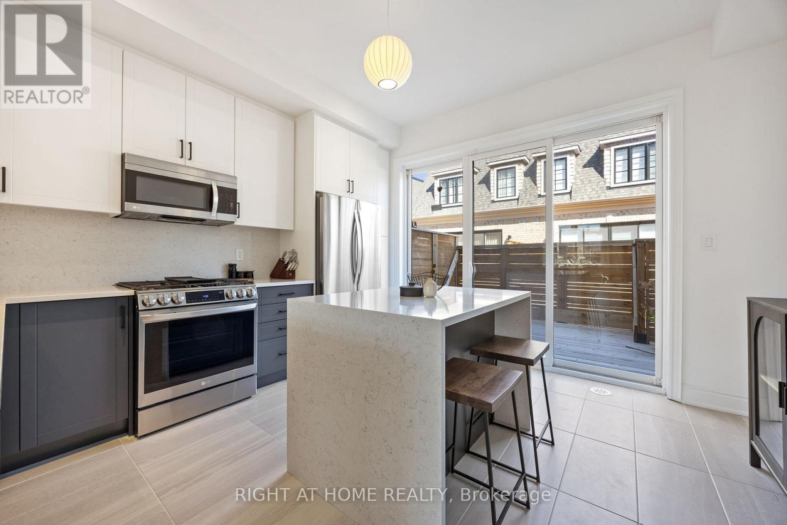 Row / Townhouse for Sale in 21 - 10 LUNAR CRESCENT|Mississauga (Streetsville), Ontario L5M2P6 4