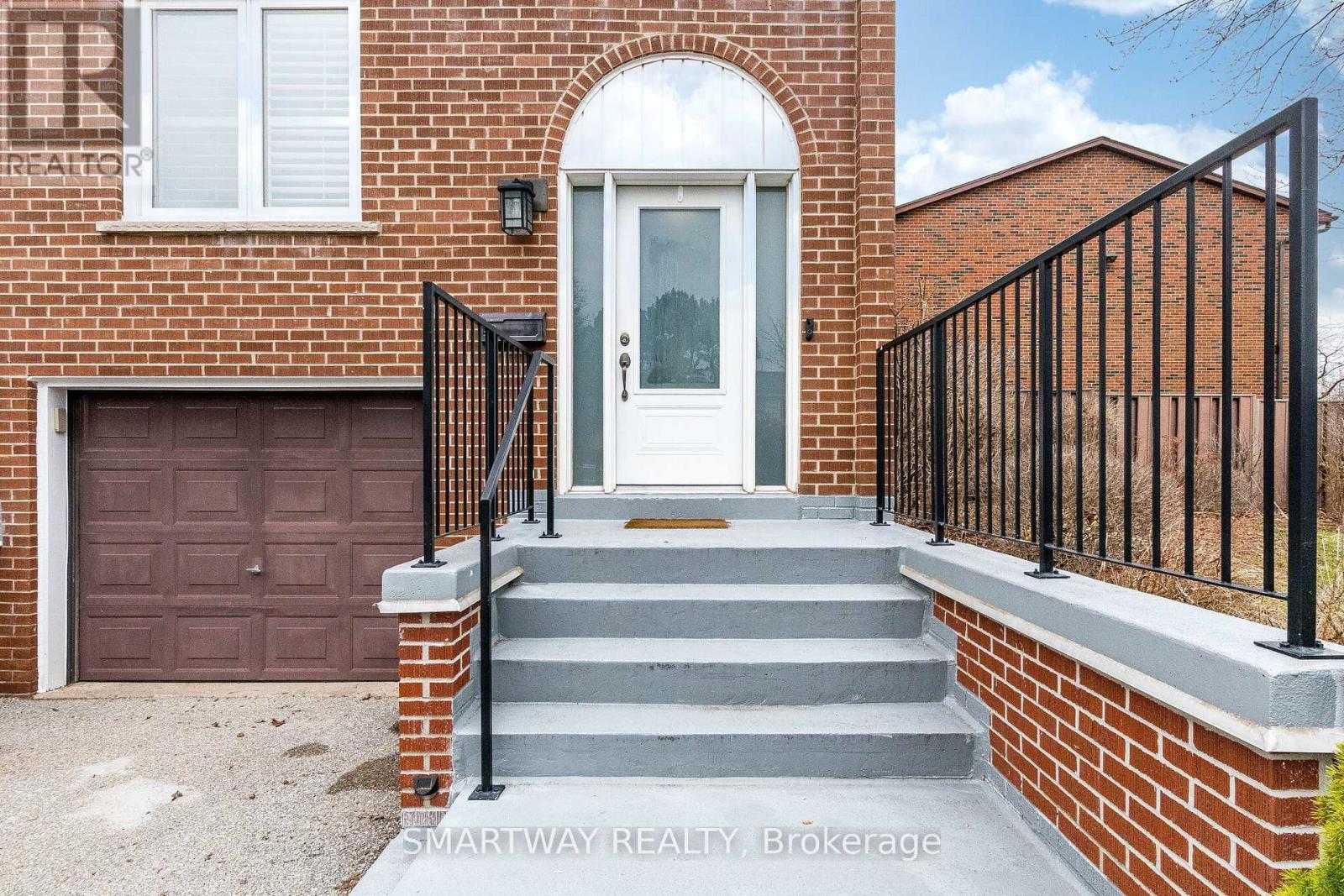 Row / Townhouse for Sale in 10 - 2445 HOMELANDS DRIVE|Mississauga (Sheridan), Ontario L5K2C6 3