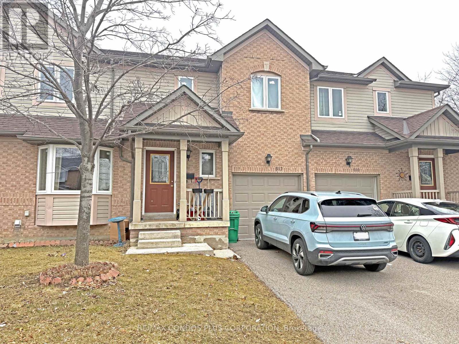 Row / Townhouse for Sale in 517 RAVENSTONE CRESCENT|Mississauga (Hurontario), Ontario L5R4A6