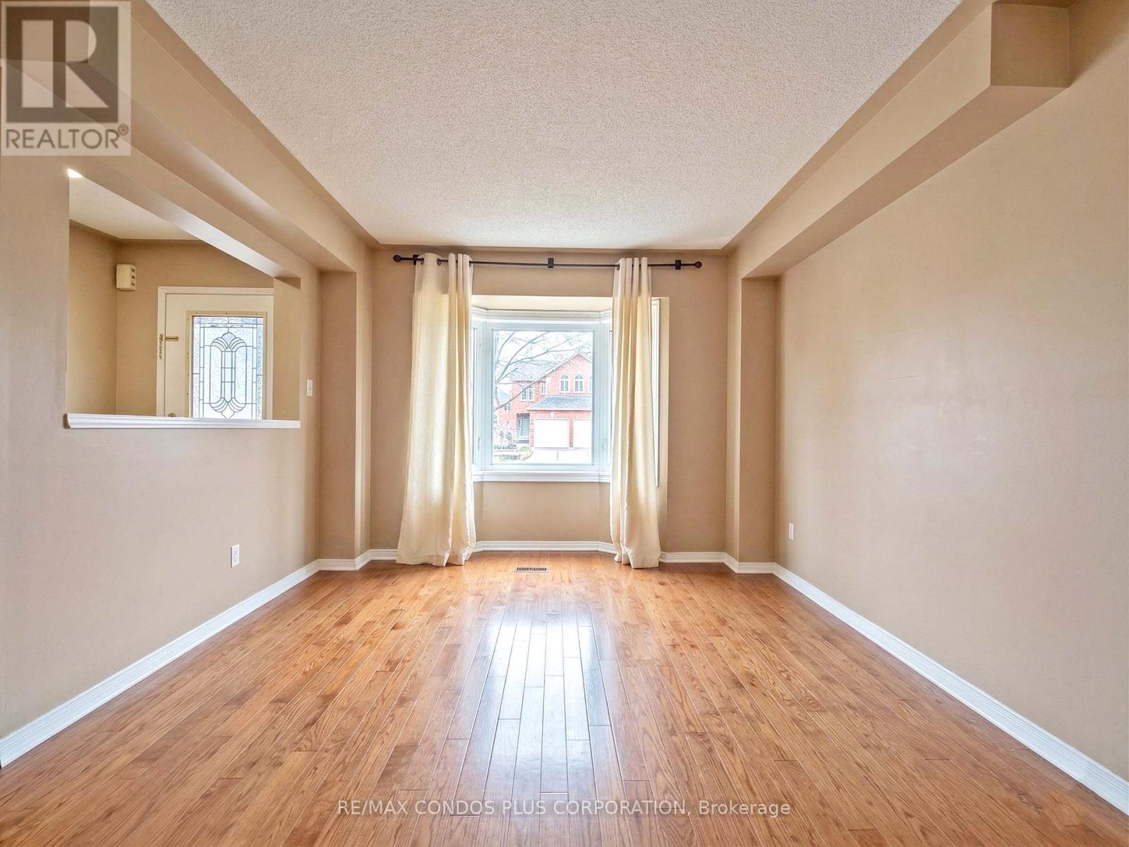 Row / Townhouse for Sale in 517 RAVENSTONE CRESCENT|Mississauga (Hurontario), Ontario L5R4A6 4