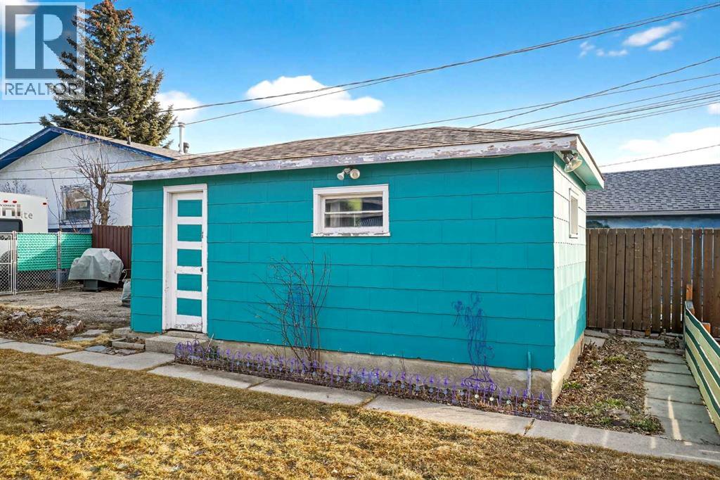 House for Sale in 1411 20 Avenue NW|Calgary, Alberta T2M1G6 5