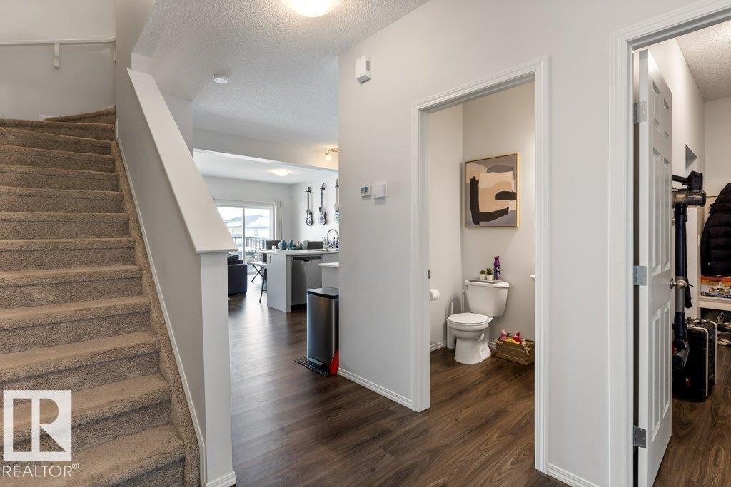For sale: 9939 222 ST NW, Edmonton, Alberta T5T7L8 - E4480325