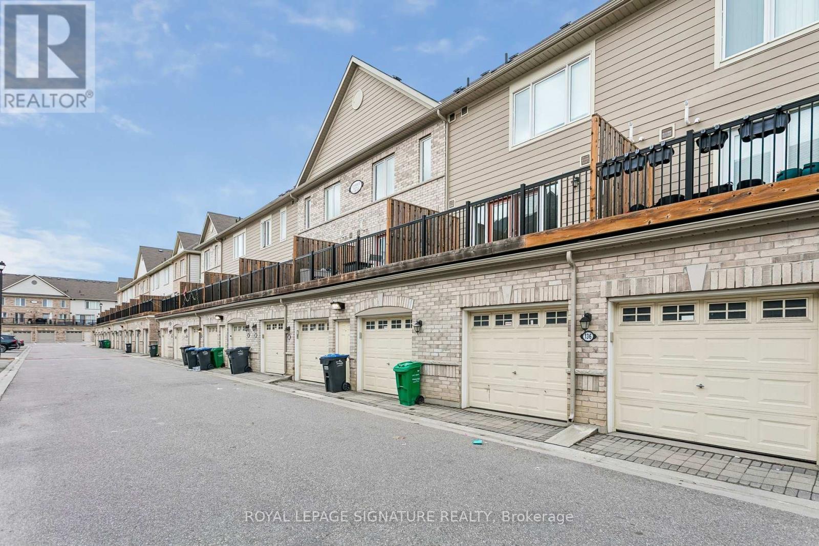 Row / Townhouse for Sale in 136 - 1 BECKENROSE COURT|Brampton (Bram West), Ontario L6Y6G2 2