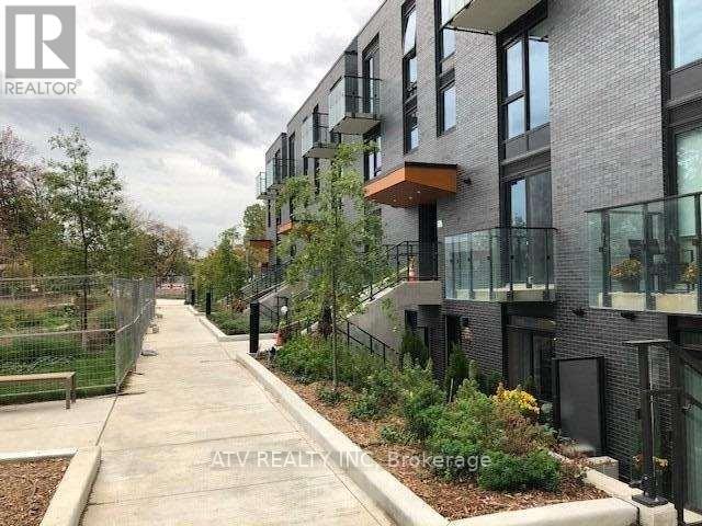 Row / Townhouse for Sale in TH17 - 10 BRIN DRIVE|Toronto (Edenbridge-Humber Valley), Ontario M8X0B3 2