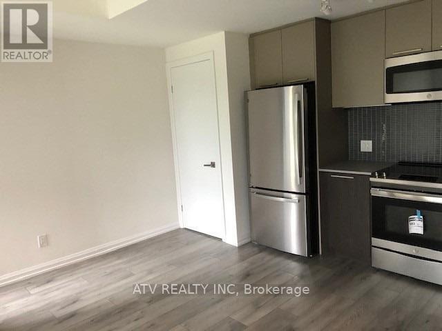 Row / Townhouse for Sale in TH17 - 10 BRIN DRIVE|Toronto (Edenbridge-Humber Valley), Ontario M8X0B3 4