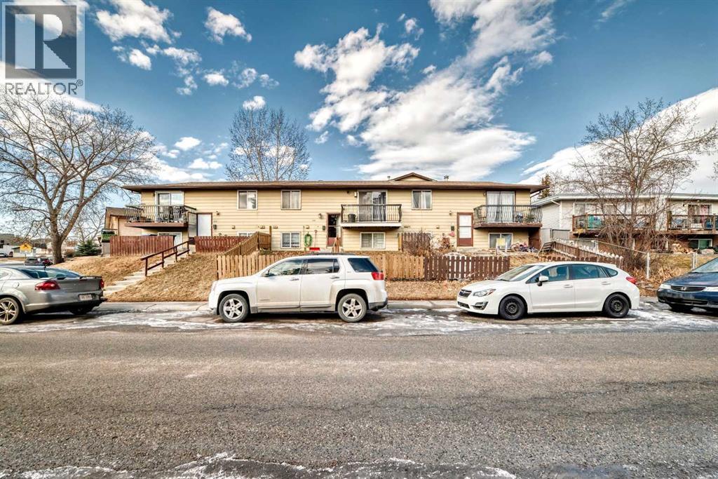 Duplex for Sale in 151F Pinehill Road NE|Calgary, Alberta T1Y2C4 4