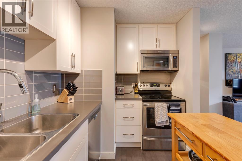 Apartment for Sale in 102, 120 24 Avenue SW|Calgary, Alberta T2S0J9 2