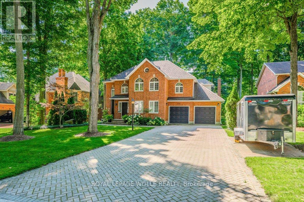 219 CORRIE CRESCENT, Waterloo, Ontario N2L5W3