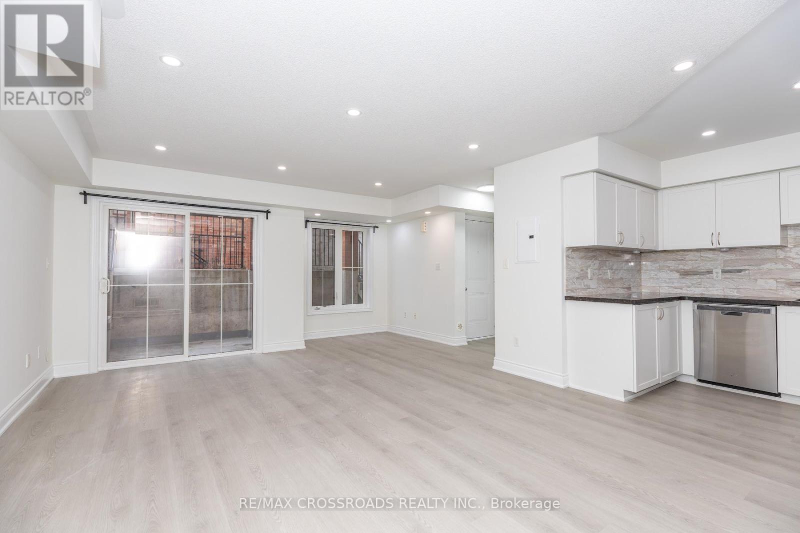 Row / Townhouse for Sale in 16 - 2460 POST ROAD|Oakville (RO River Oaks), Ontario L6H0J2 5