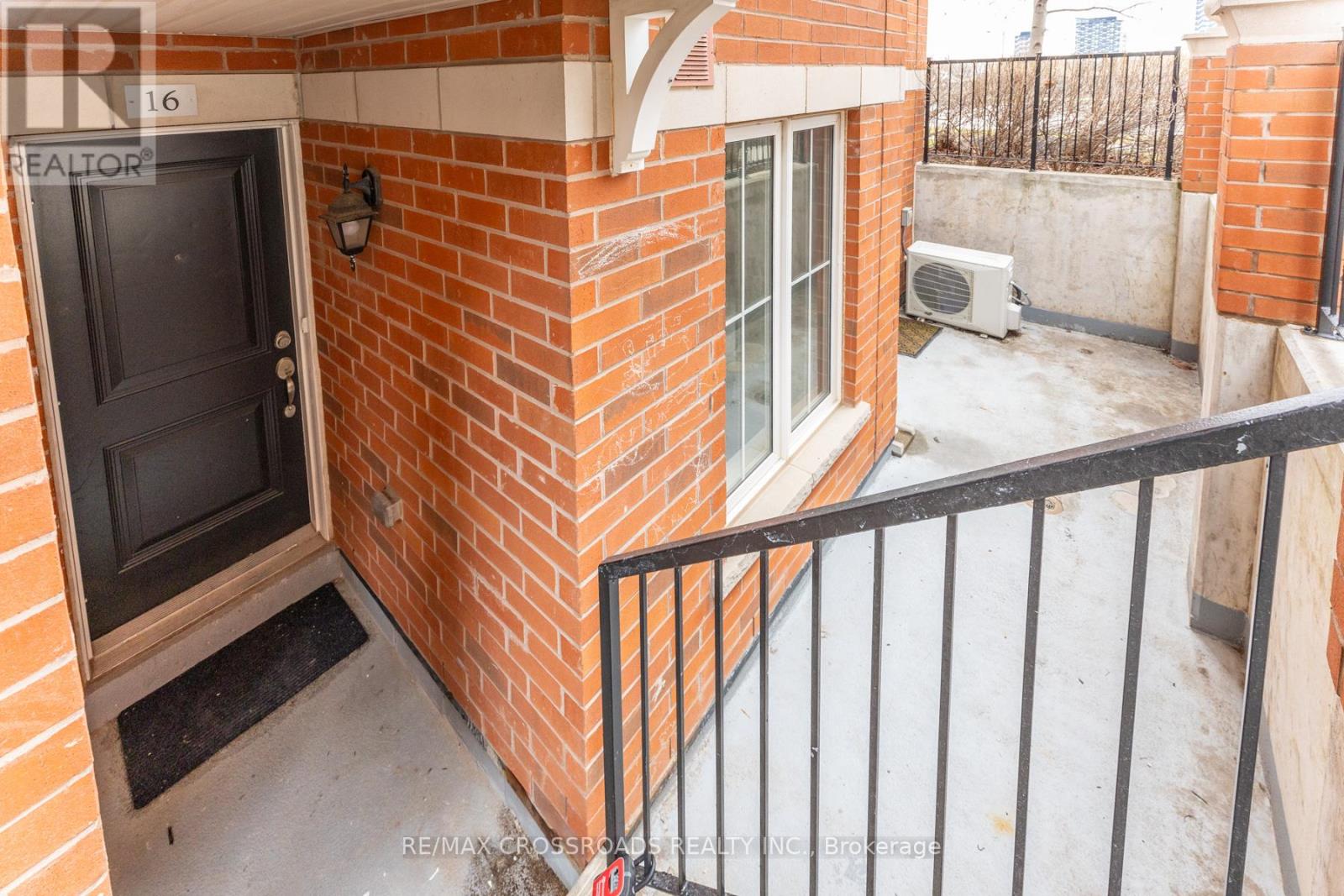 Row / Townhouse for Sale in 16 - 2460 POST ROAD|Oakville (RO River Oaks), Ontario L6H0J2 4