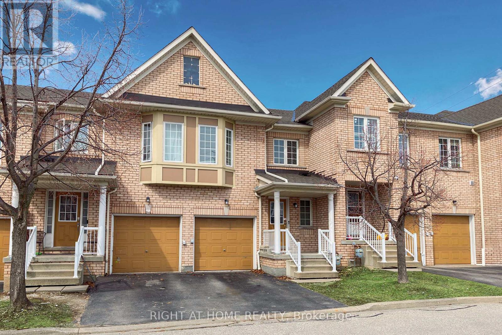 Row / Townhouse for Sale in 5 - 770 OTHELLO COURT|Mississauga (Meadowvale Village), Ontario L5W1Y2 2