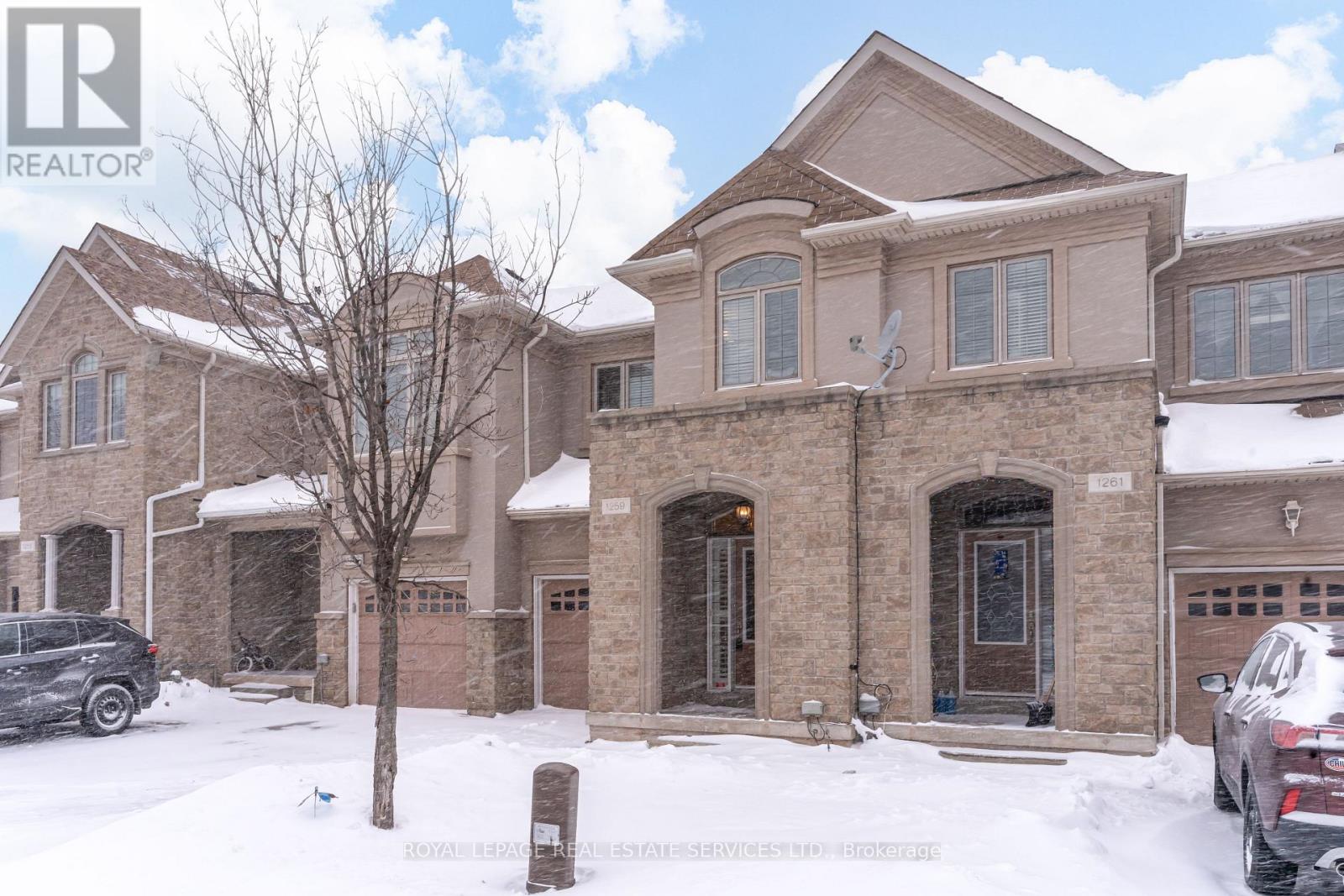 Row / Townhouse for Sale in 1259 CRAIGLEITH ROAD|Oakville (JC Joshua Creek), Ontario L6H0B6