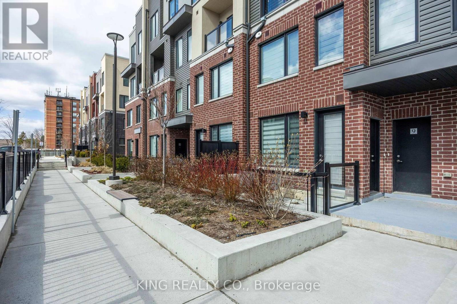 Row / Townhouse for Sale in 9 - 3405 RIDGEWAY DRIVE|Mississauga (Erin Mills), Ontario L5L0B9 3