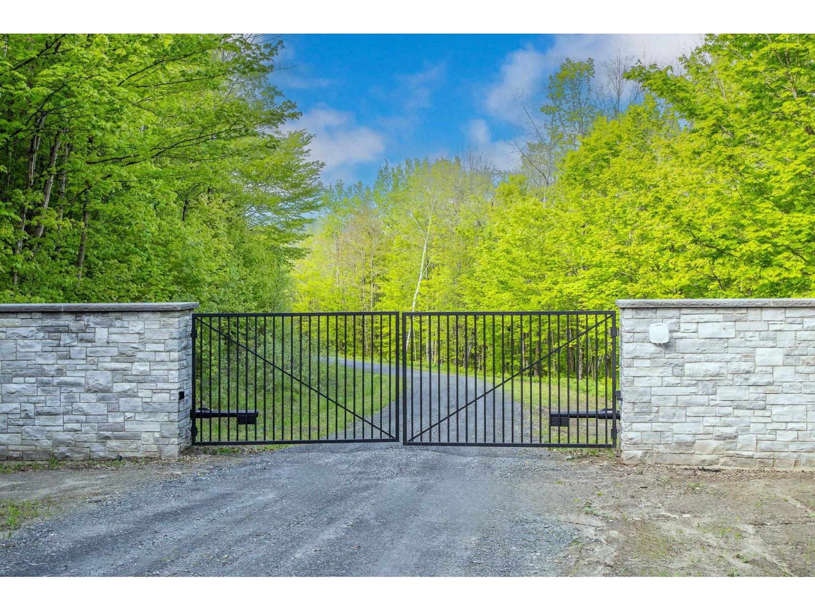 For sale: 1 Ch. Galvin, Austin, Quebec J0B1B0 - 24609010 | REALTOR.ca