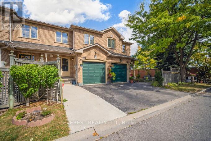 Row / Townhouse for Sale in 127 - 2 SIR LOU DRIVE|Brampton (Fletcher's Creek South), Ontario L6Y5A8 2