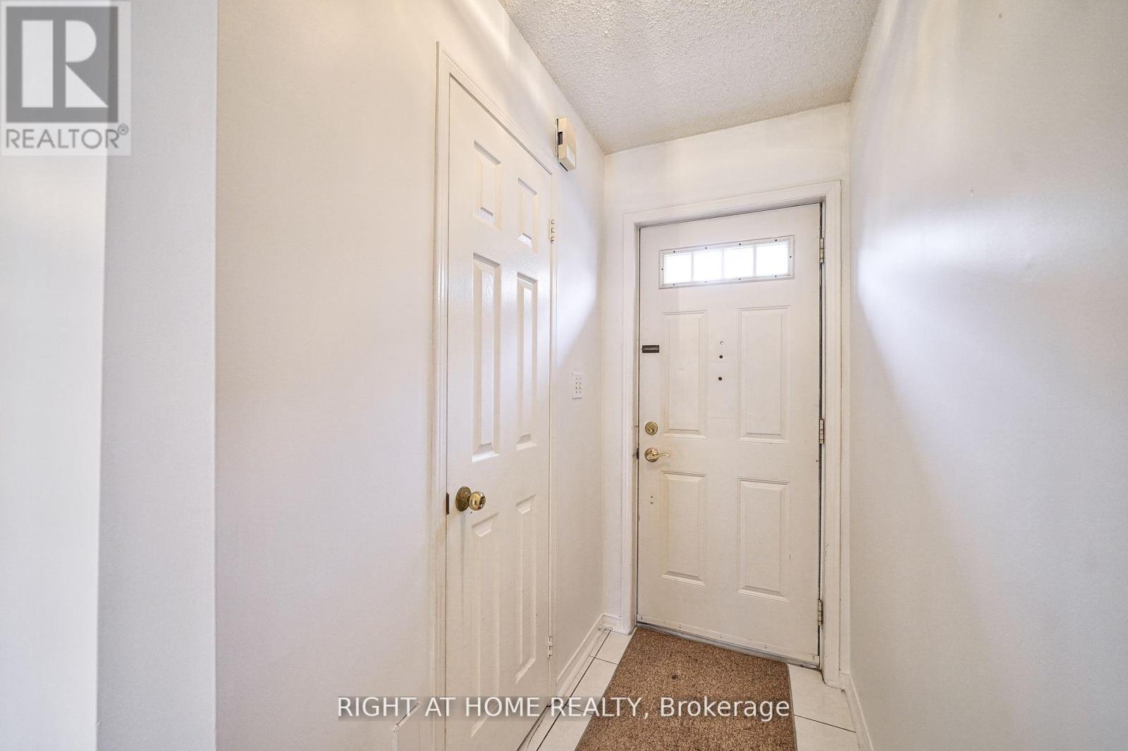 Row / Townhouse for Sale in 25 - 80 STRATHAVEN DRIVE|Mississauga (Hurontario), Ontario L5R3V9 3