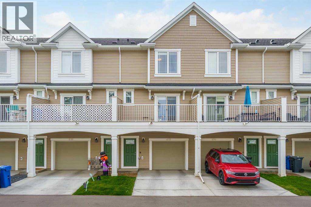 Row / Townhouse for Sale in 628 Copperstone Manor SE|Calgary, Alberta T2Z5G4