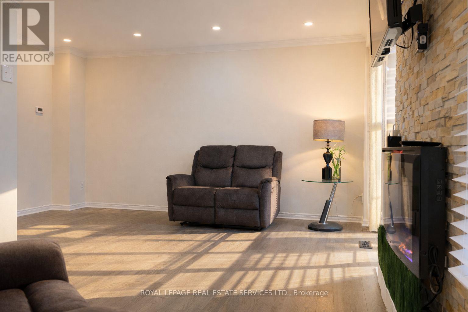 Row / Townhouse for Sale in 43 - 6449 GLEN ERIN DRIVE|Mississauga (Meadowvale), Ontario L5N2T2 5