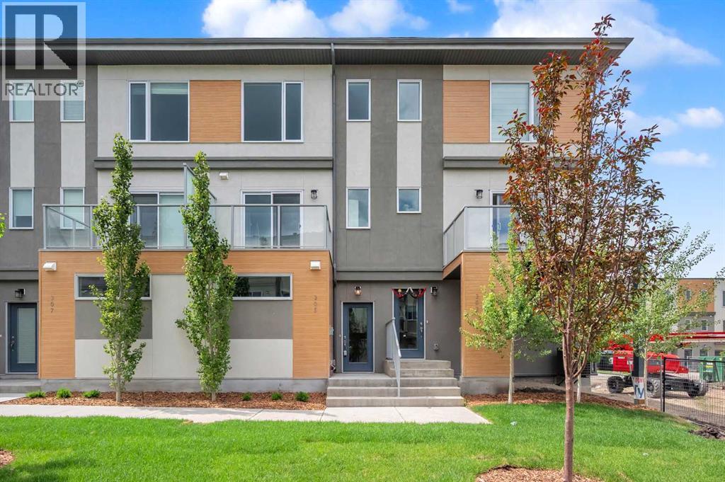 Row / Townhouse for Sale in 305 Shawnee Square SW|Calgary, Alberta T2Y0W4