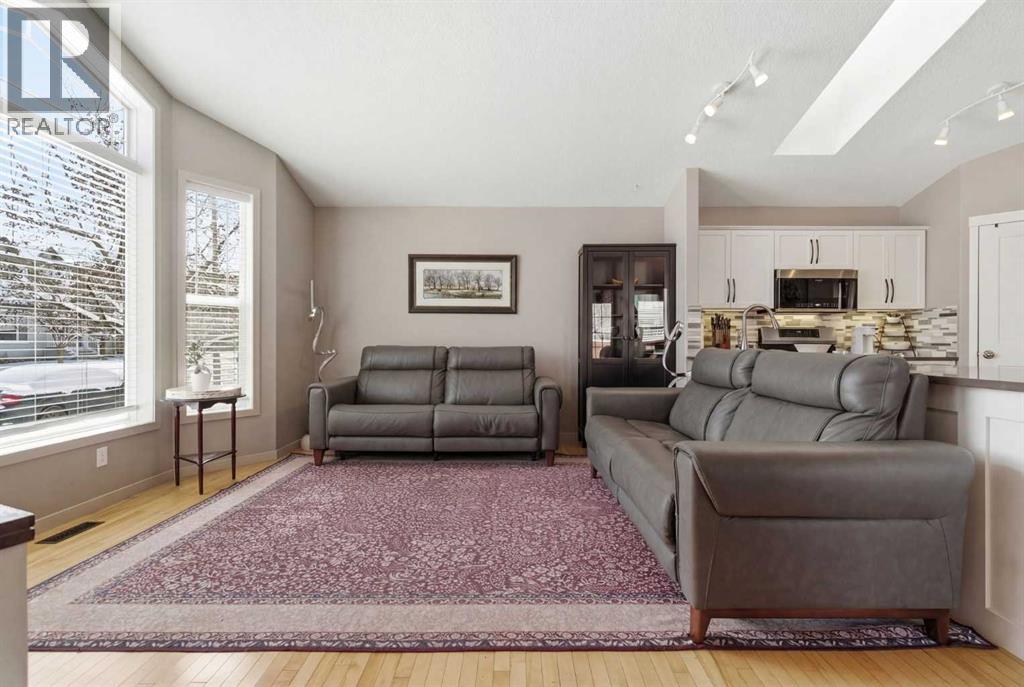 House for Sale in 90 Cranberry Square|Calgary, Alberta T3M1J5 5