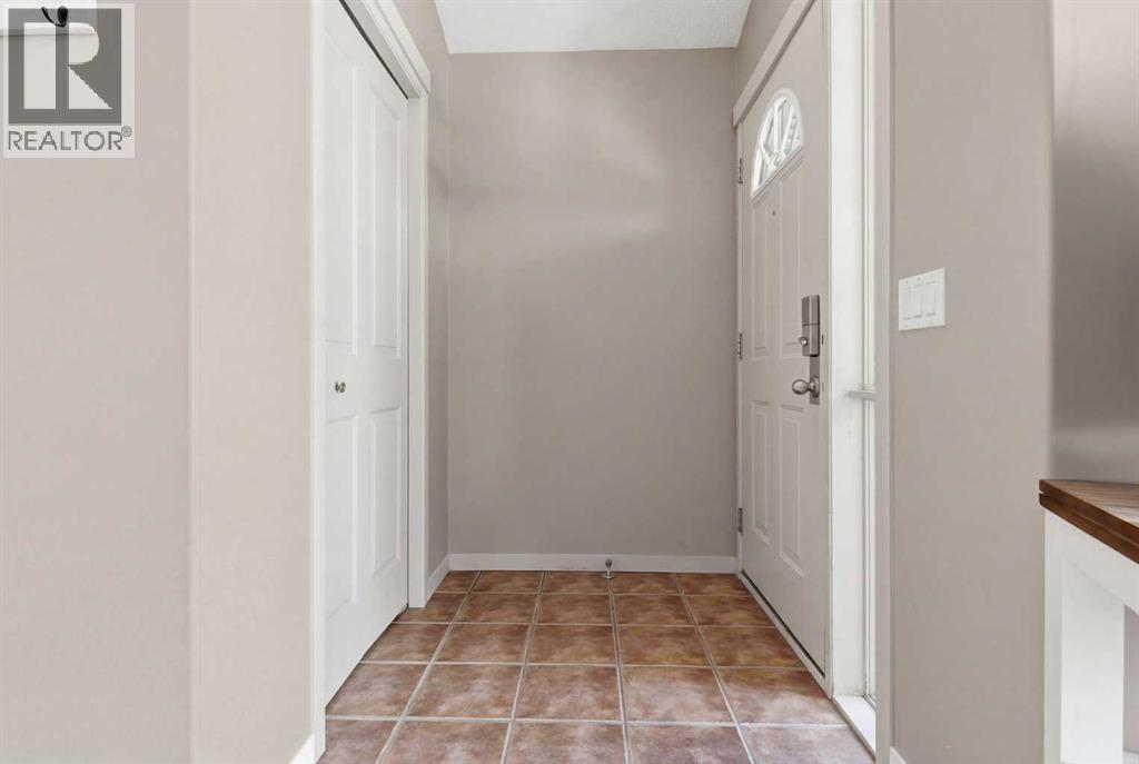 House for Sale in 90 Cranberry Square|Calgary, Alberta T3M1J5 4