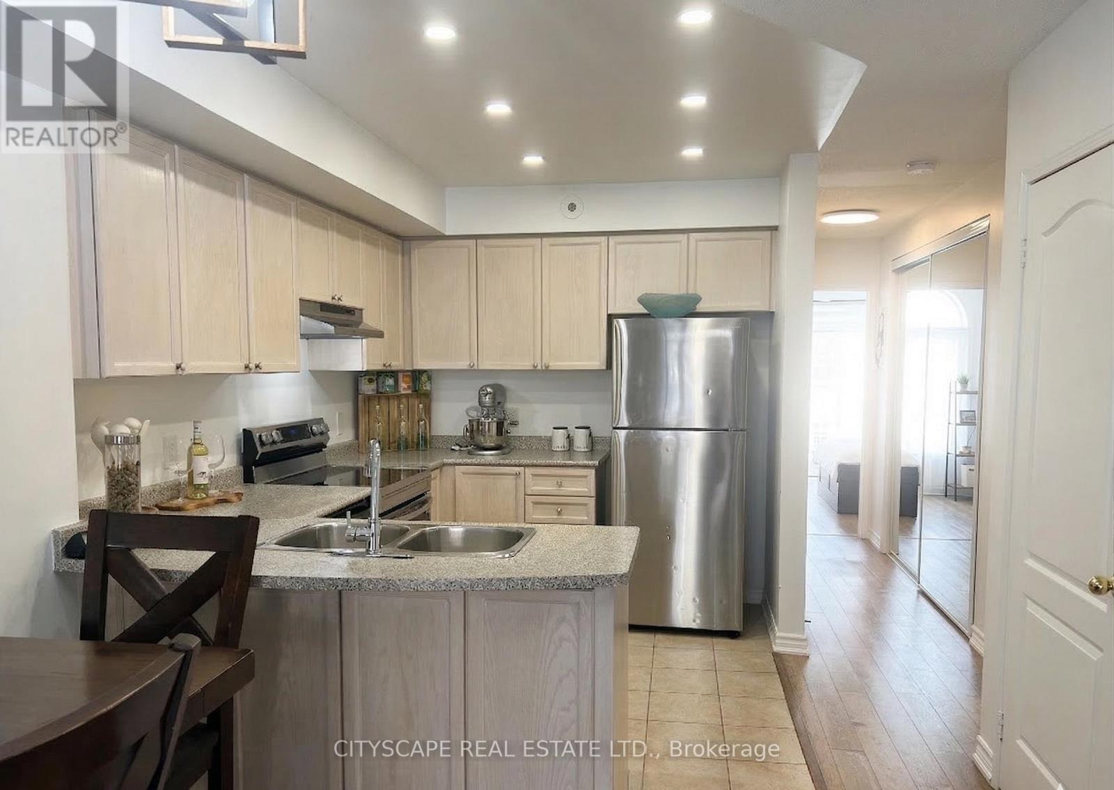 Row / Townhouse for Sale in 162 - 601 SHORELINE DRIVE|Mississauga (Cooksville), Ontario L5B4K1 3